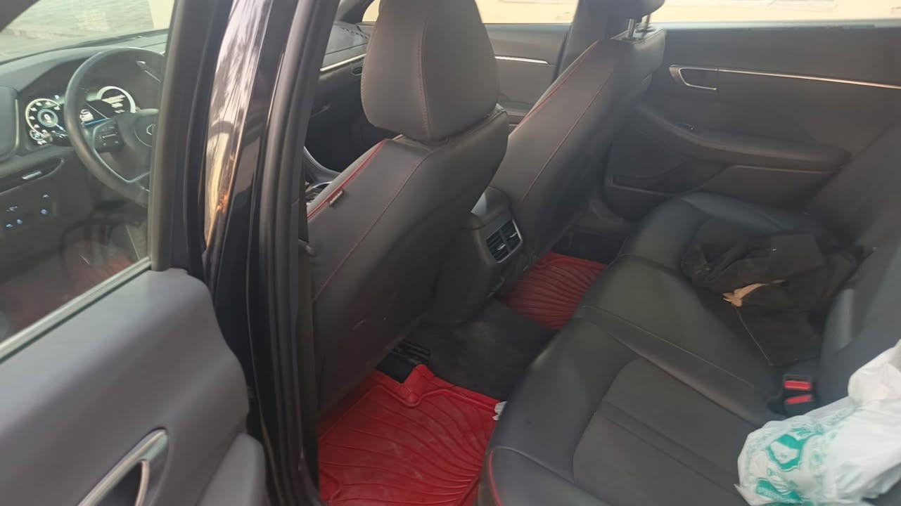 سلام عليكم سوناتا موديل 2024 فول مواصفات تشغيل عن بعد فتحه سقف رادار امامي خلفي حساسات لايتات زنون شاشه كبيره تبريد قطعتين السياره كامل جلد موفوله الحادث فقط الجاملغ فقط محرك 1600 تيربو  السعر 168 وبيه مجال بسيط للتواصل ***********
