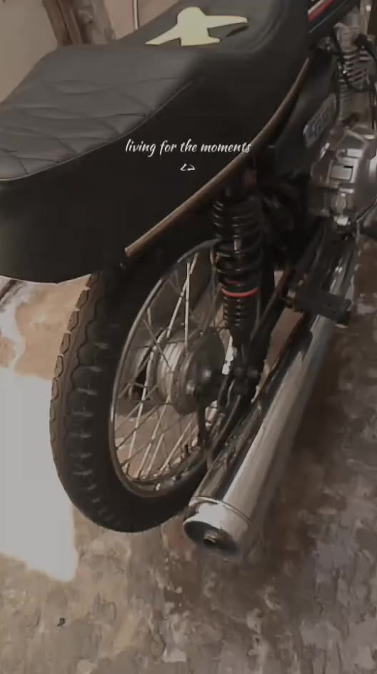 سلام عليكم دراجه ايراني رقم وسنويه دراجه ما صار اله هواي من معمره الله شاهد مكينه تبخل خير من الله ما مفتوحه تجي وجيب 10 مصلحين وياك وتفحص وين ما دريد روح مكفوله العنوان البصره الجزيره سعر 1800 وبيه مجال قليل


**إذا كنت صاحب هذا الإعلان وتريد حذفه لأي سبب، رجاءا أرسل رسالة إلى الدعم الفني**