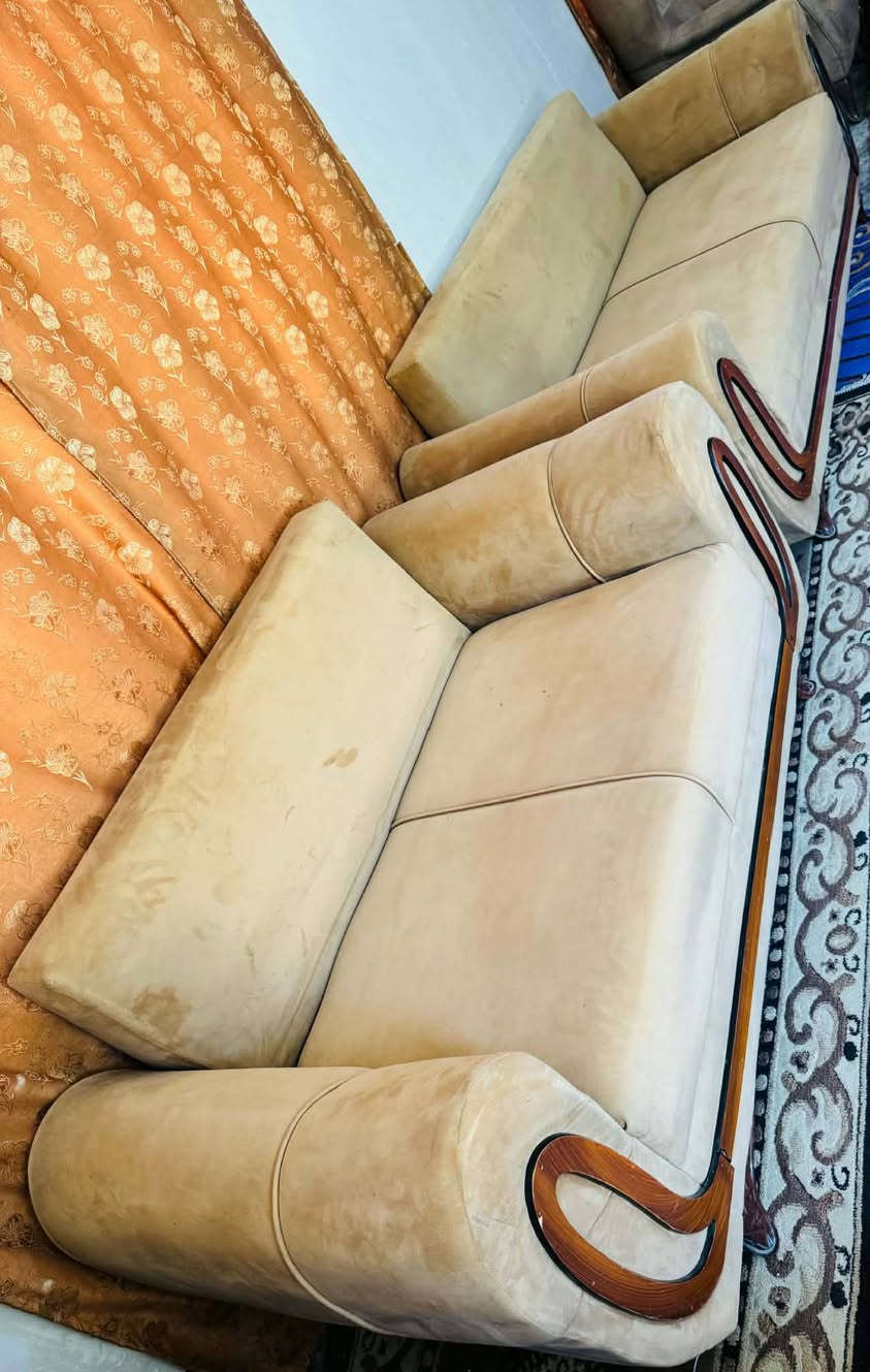 السلام عليكم تخم للبيع مابيه أي ضرر السعر ب 225العنوان حله ورديه خارج سيف سعد الاستفسار ع هذه الرقم ***********
