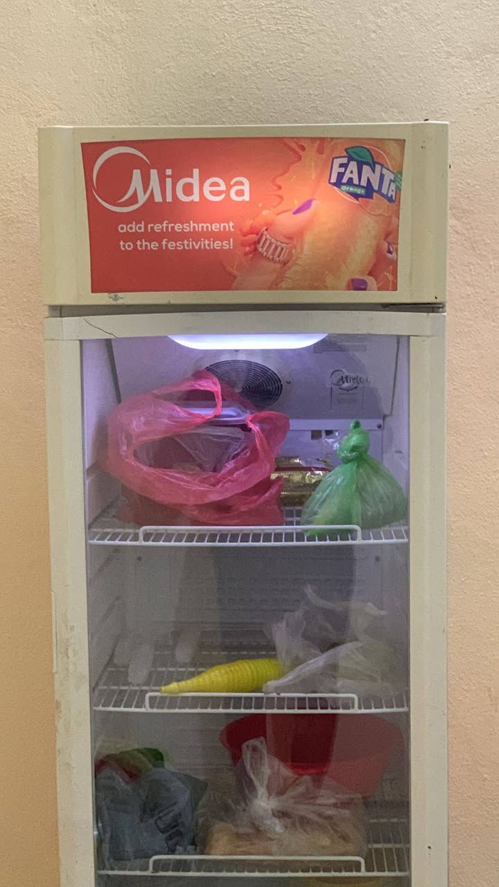 مكلف بل النشر
براد مستعمل قليل 
السعر 325 بيه مجال
الستفسار على الرقم 
***********
