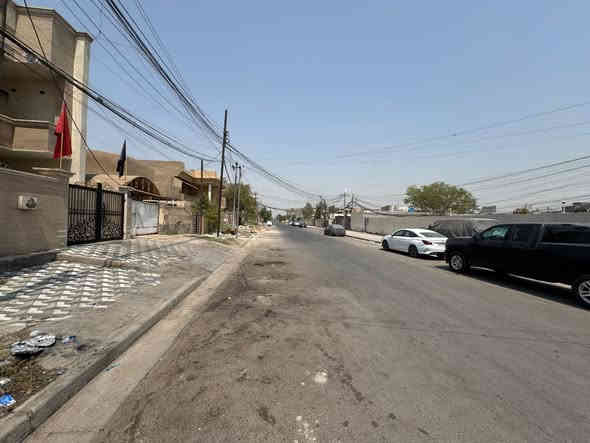 بيت 150 متر واجهه 7 ونص ونزال 20 يحتوي على طابقين ونص يحتوي على 5 غرف نوم وصاله وحولي وخدمات لبيت بناء فول فول  فول بناء 2023 حي جهاد الرفاق على شارع 20 سعر لبيت ب480 بي مجال استفسار ***********
