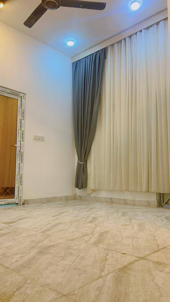 بيت للبيع مساحة 100م مربع 10×10  سند 25 مرقم ومشمول بالتطويب بي غرفه+إستقبال + صاله+مطبخ +صحيات + داخليةوخارجية) العنوان خلف حي الحضاره البو جاسم يبعد عن الحضاره 100 متر
الاستفسار أتصل  ***********+*********** واتساب او مراسلة الصفحة ***********
