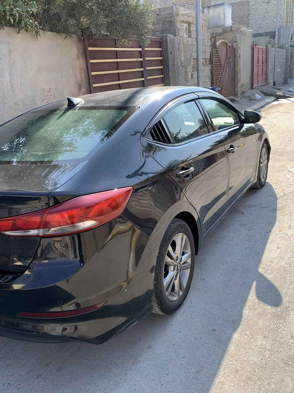 السلام عليكم النترا ١٧وارد امريكي حادث دعاميه ومن الكصه مال بنيد طخه بسيطه بدووون اي دواخل ليبل واحد السياره جاهزه من كلشي اي نقص مابيها تبريد تتفئه كهربائيات كلها شغاله منضومه زنون اصليه تحكات استيرن مانع نزلاق نضام سبور نضام ايكو  شاشه جبيره كامره دواره وبقي الموصفات معروفه السعر ١٢٥ وبيها مجال قطعتين صبغ فقط البنيد والباب السايق شخوط ومصبوغ السونار مرفق بلمنشور مكاني الانبار الفلوجه للاستفسار الى الرقم ***********بي واتساب ***********
