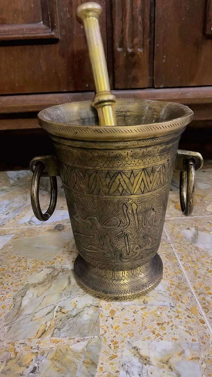 هاون منقوش سورة التوحيد 
ارتفاعه ٢٤ سم 
اواليدة ٣٤ سم


**إذا كنت صاحب هذا الإعلان وتريد حذفه لأي سبب، رجاءا أرسل رسالة إلى الدعم الفني**