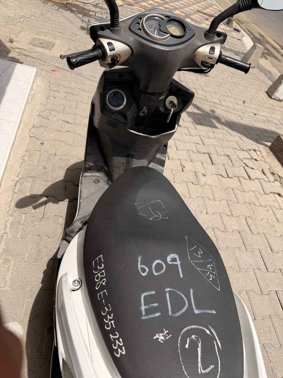 سلام عليكم دراجة سكنس فحل
للبيع او المراوس حسب القناعة صارلهة اسبوع تقريبا نازلة رمبة  جديدة تجي تفحص وتشوف جيب وياك فيتر دراجة معدل شلعة 
السعر مليون 300 وقابل للتفاوض 
***********

