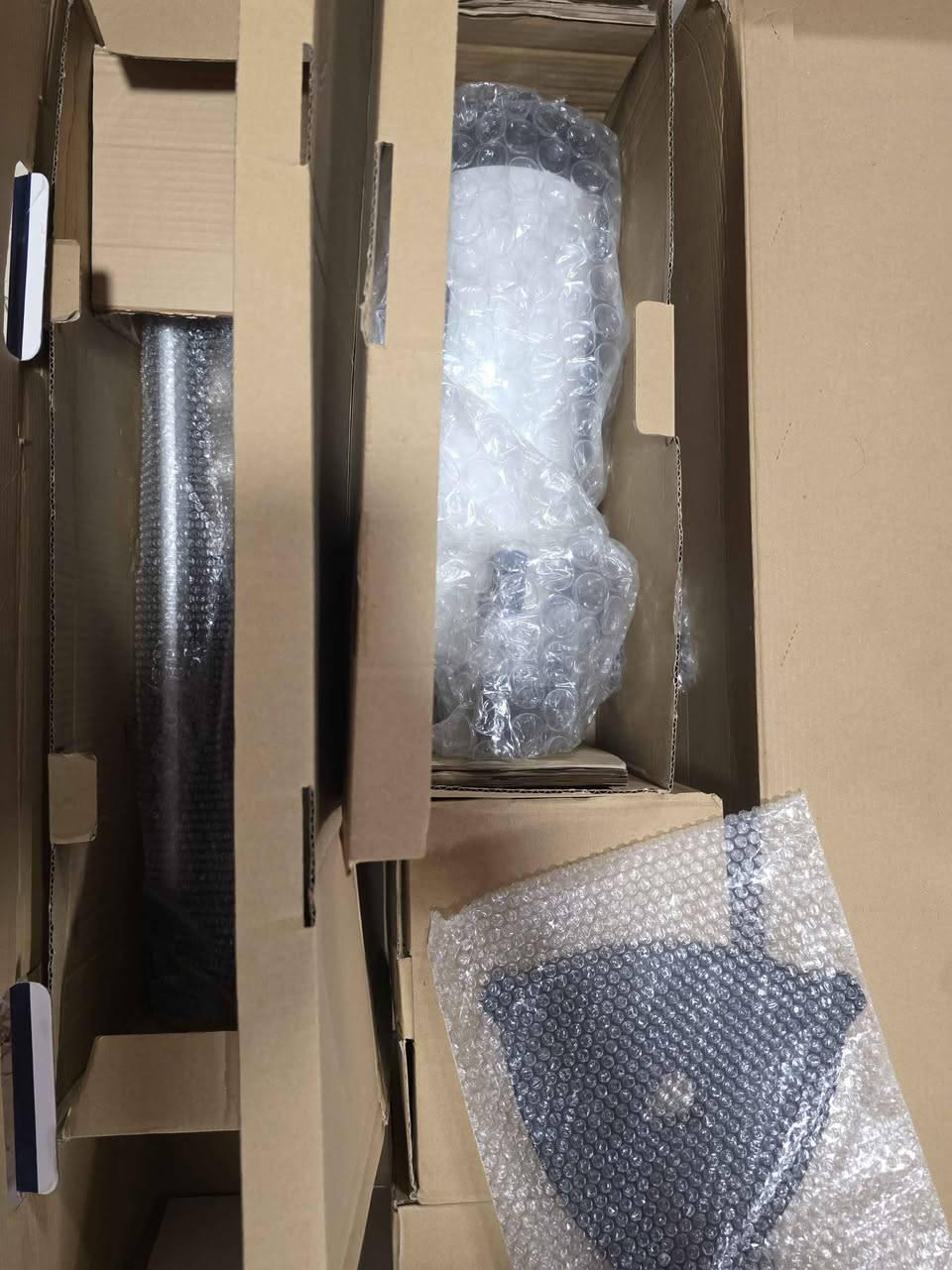 للبيع تلسكوب محوسب من نوع Celestron 114LCM مستخدم كلش قليل . 
التقنية: نظام GoTo محوسب يحدد موقع 4,000 جرم سماوي تلقائيًا باستخدام قاعدة بيانات. 
المواصفات: فتحة عدسة 114 ملم، بؤرة نيوتنية، البعد البؤري 1000 mm
القطر (4.5 inch) 
  . 
الملحقات:  5 عدسات .

السعر 250000 Singapore


**إذا كنت صاحب هذا الإعلان وتريد حذفه لأي سبب، رجاءا أرسل رسالة إلى الدعم الفني**