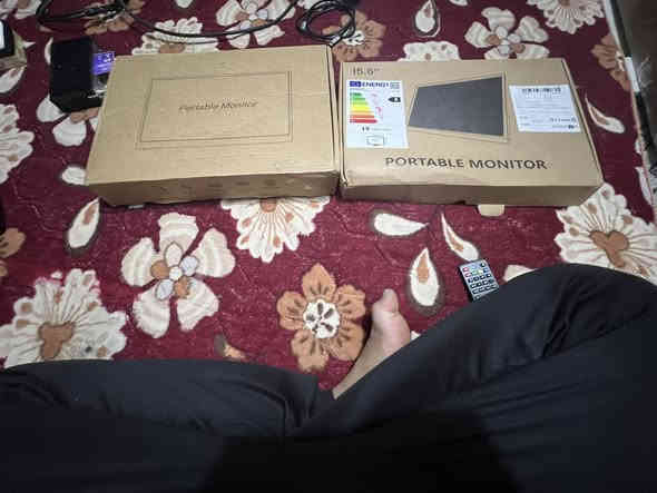 شاشه حجم 15,انج شحن 
تعمل بطاقة 12 فولت 
منفذ رام فلاش جدي ستلايت يشتغل 
منفذ hd 
تدعم البث الرقمي الأرضي t2
السعر80 
المكان ديوانيه ***********
