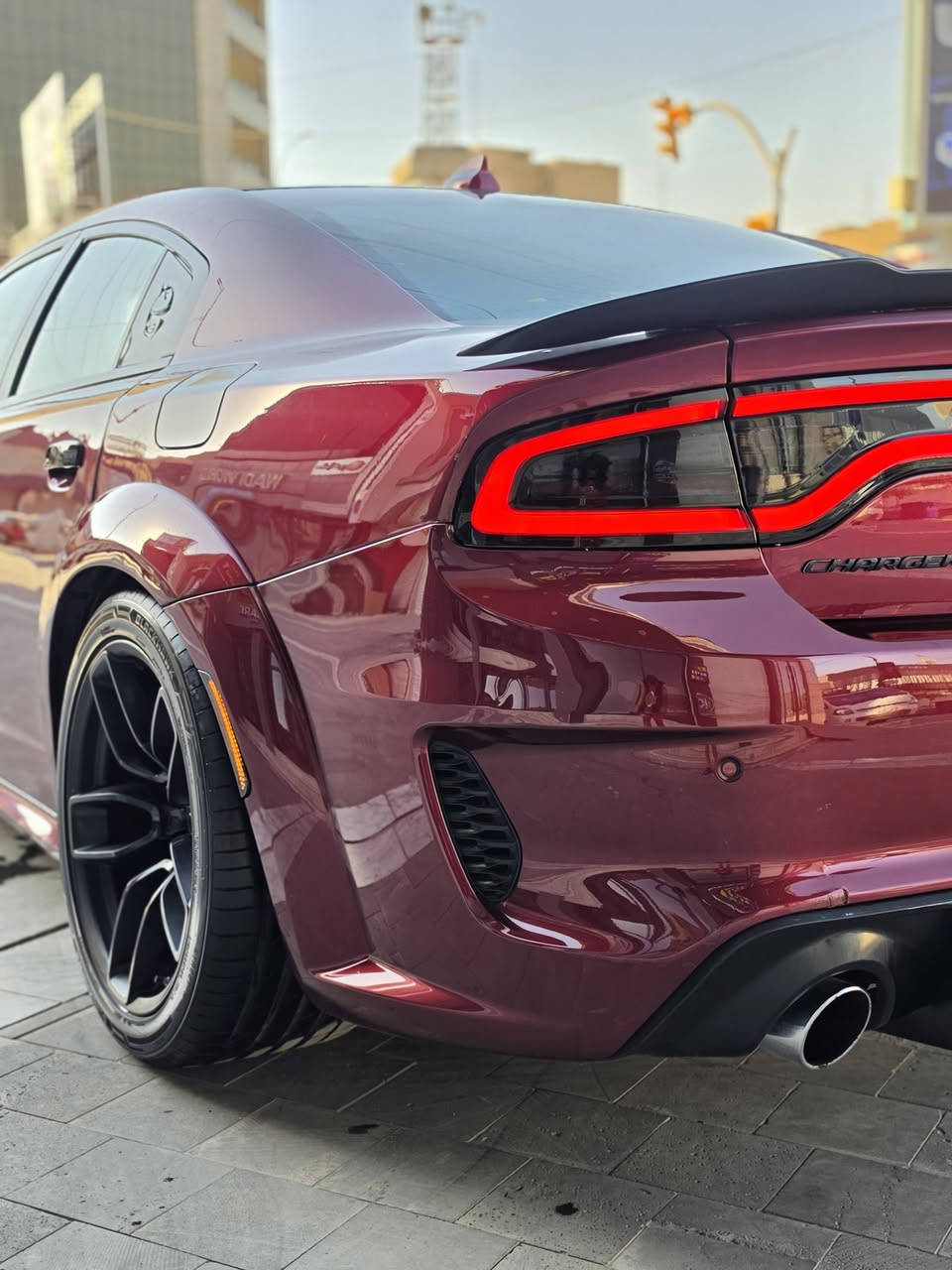 للبيع Dodge Charger Scat Pack Widebody 2020
فول مواصفات 1/1 
بدون تبديل بدون صبغ بيها تعمير براس الشاصي فقط  وبوارد بسيطة ماشية 37.000
ـ فتحه سقف
ـ بصمة تشغيل وأبواب 
ـ رادارات خلفية وجانبية 
ـ كشن كهرباء 
ـ سستم صوت هارمن كاردن
ـ مقاعد خزن ميموري 
ـ داخل جلد وكنتارة 
ـ تشغيل عن بعد 
ـ نضام قيادة SRT 
ـ فول تحكم ستيرن 
ـ شفتات ستيرن
ـ لايت زينون 
ـ تدفئة وتبريد كشنات 
ـ قطعتين تبريد 
ـ شاشة چبيرة 
ـ كامرة دوارة 
ـ السيارة وايد بودي اصل 
وباقي مواصفات السكات المعروفة السيارة عليها برمجة و تفريغ مصطفى ايكل السيارة كلش جديدة ادامه كامله غرفة احتراق و مغلفه نانو هيكاري و مشمعه مصروف عليها و كامله والكمال لله
معروضة بـ 238$ وبيها مجال 
هاتفـ ***********
