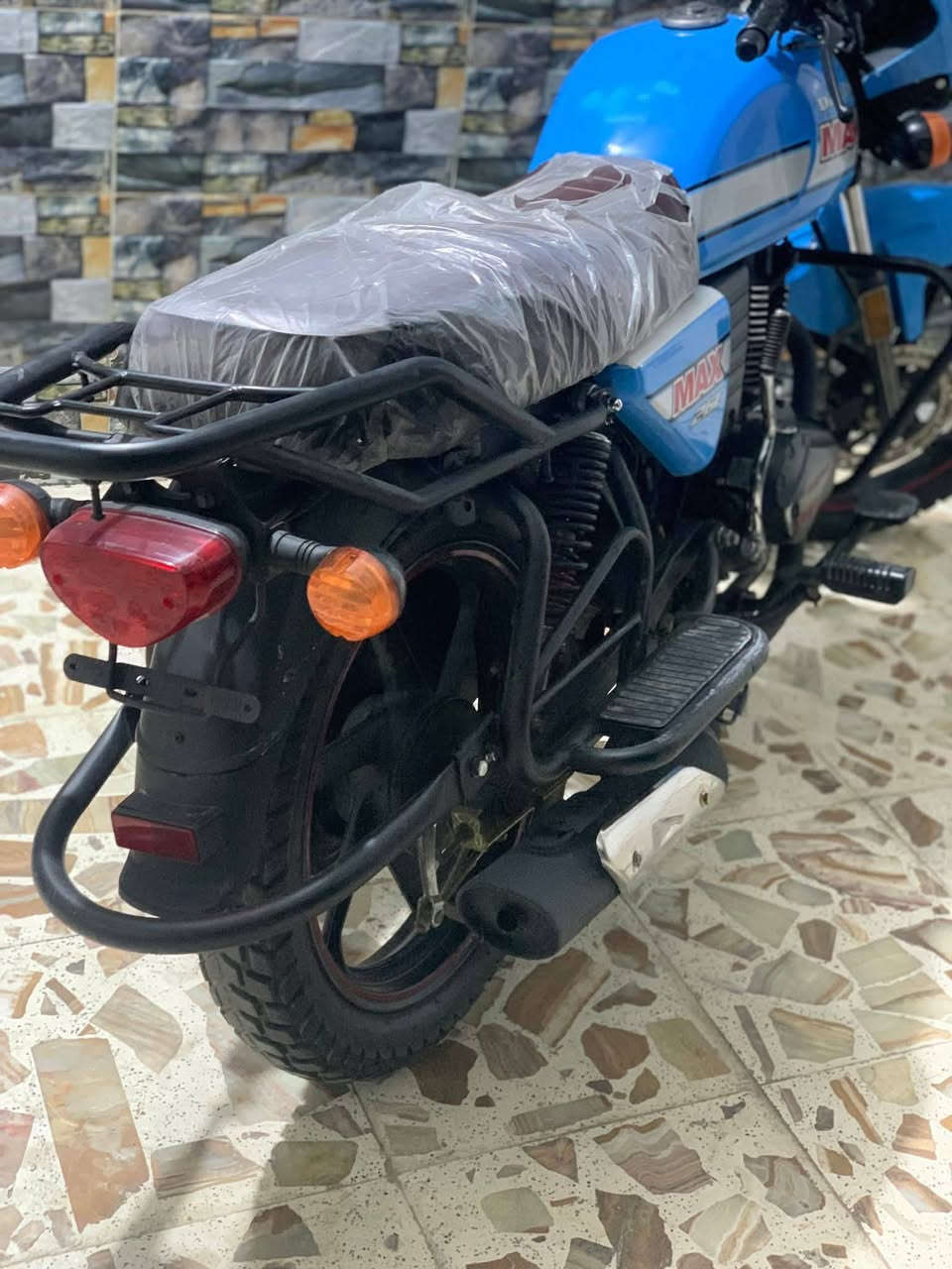 ديوان 23ماكس كفاله عامه ثالث تبدلت دهن اله ماشيه الفين فقط عله واضع شركه سعره 1950وبيه مجال مكاني كوت في الحرار بلمزاك ***********
