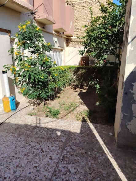 دار سكن للبيع.
يقع الدار على ساحة خضراء

داموك ١٥٠

مساحة الدار ١٥٠ م للاستفسار 
***********
