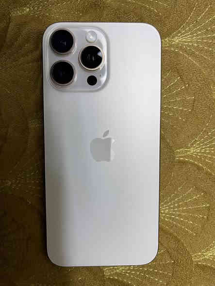 السلام عليكم 16 برو ماكس نضيف جداً بطارية 97 ذاكرة 256 السعر 1350 بي مجال بسيط بغداد الأمين ***********
