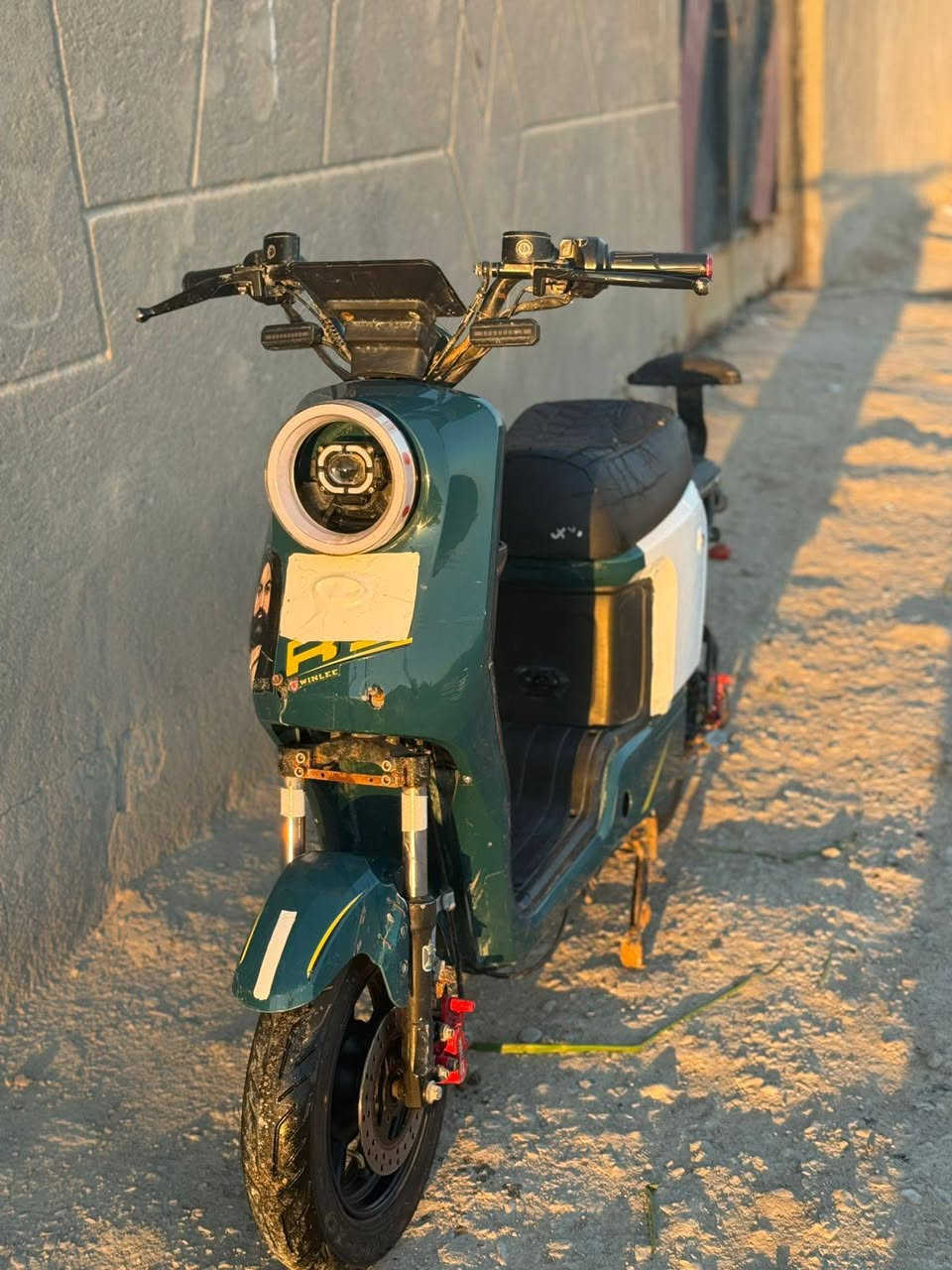 دراجه R9 للبيع
السلام عليكم عيني دراجه R9 للبيع دراجه نضيفه كلشي ما بيه شغاله ما بيه نقص بس الستان طاكه التحط عليه رجعلك وترفعه ودكمه هورن وعوجان بل ماشه فقط الباقي كلشي ما بيه بطاريات كفاله ما منتفخات نضام D وR  ونضام P  رايده ب 350 وبيه مجال مكاني البصره الهارثه حي الشهداء للتواصل رقمي  ***********
