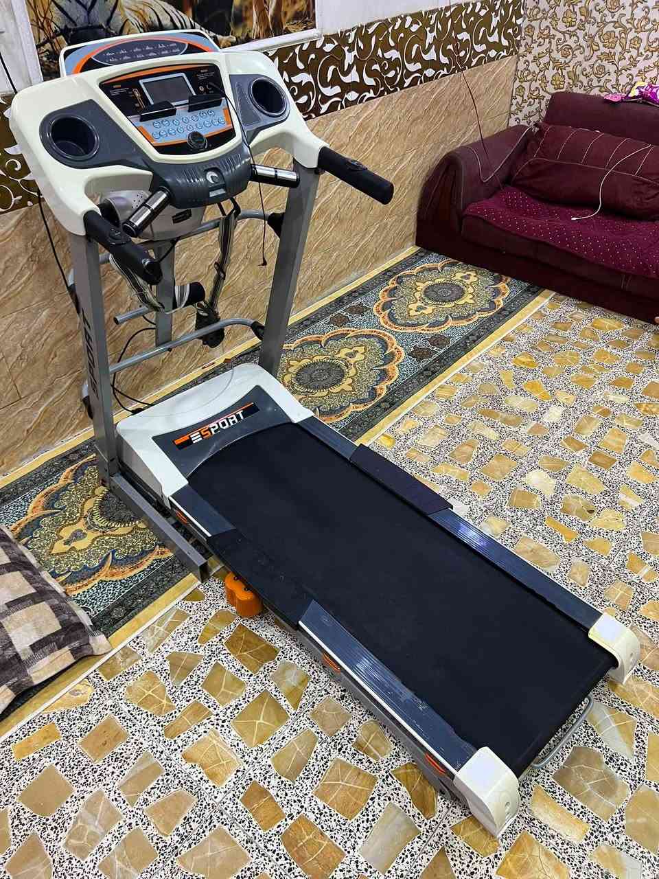 جهاز جري ماركة سبورت جبلي دبل ماطور ماطورين بي شاشه لمس يحمل 150KG سرعه عاليه16.0 بي بلوتوث شاحن موبايل بي بي رجاج تكسير شحوم وشناو بطن شاشه تعد وقت سعرات حراريه قياس نبضات القلب مسافه مقطوعه بي مفتاح امان شناو بطن جهاز يطبك ومياخد مساحه سعره 300  بغداد يوجد توصيل محافظات ***********
