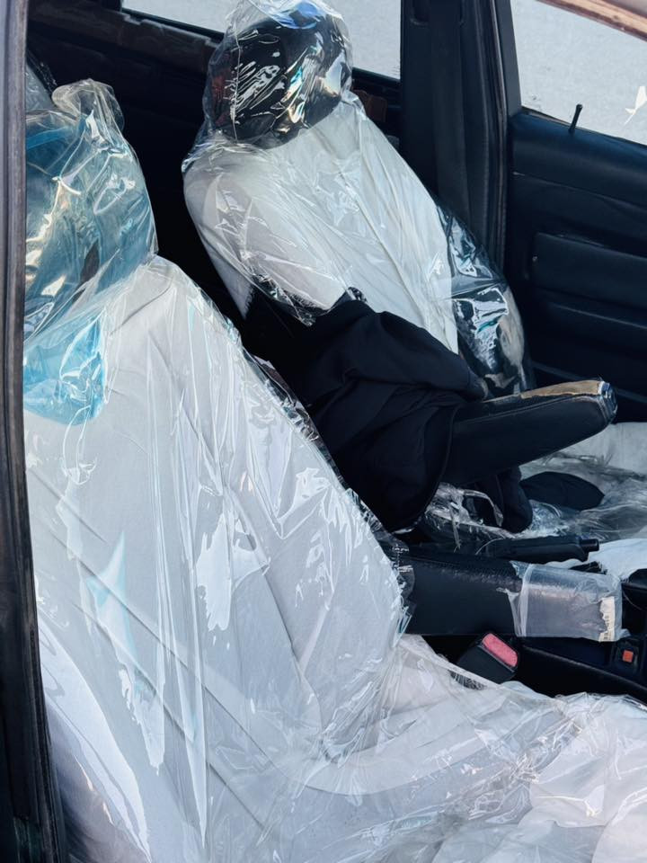 سەرەتا بە ناوی خوای
BMW.1991.520i   گیر عادی و سڵاید دەعامی  ئێم 
پیش بەریك لایت ئەلقە  ویل مشەبك گیر و مەكینە و ئەكسل بەشەرت تەقەو رەقەی بەشەرت نەو خورفەی جوانە كەمل جیزە كارەبی هەموو ئیش دەكات نەو گیچ ئیش دەكات گەرمی وفڵچەی ئیش داكات  سەیارەكە جایزە مەڵی دۆستە تیبینی
بەس فایبەر لەسەرە 
(***********)
