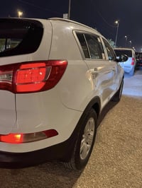 سلتم عليكم اسبورتج للبيع ٢٠١٤سياره بيها نص باب صبغ فقط اني اكلك قطعه س...