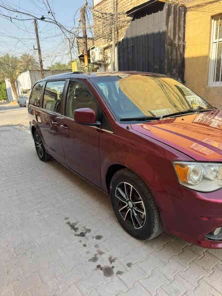 السلام عليكم  اغاتي 🫡بيع او مراوس بجيب 
دوج كرڤان موديل 2018وارد امريكي 
حادثها كلش بسيط السياره كلش جديده 
كير مكينه خير من الله تخم تاير 
تشغيل عن بعد ابواب  وصندوك كهرباء 
السياره كلشي بيها جديد وعل البلاد 
السعر163بيها مجال للتواصل هذه رقمي وبي واتساب ***********علي ابوحيدر بغداد
