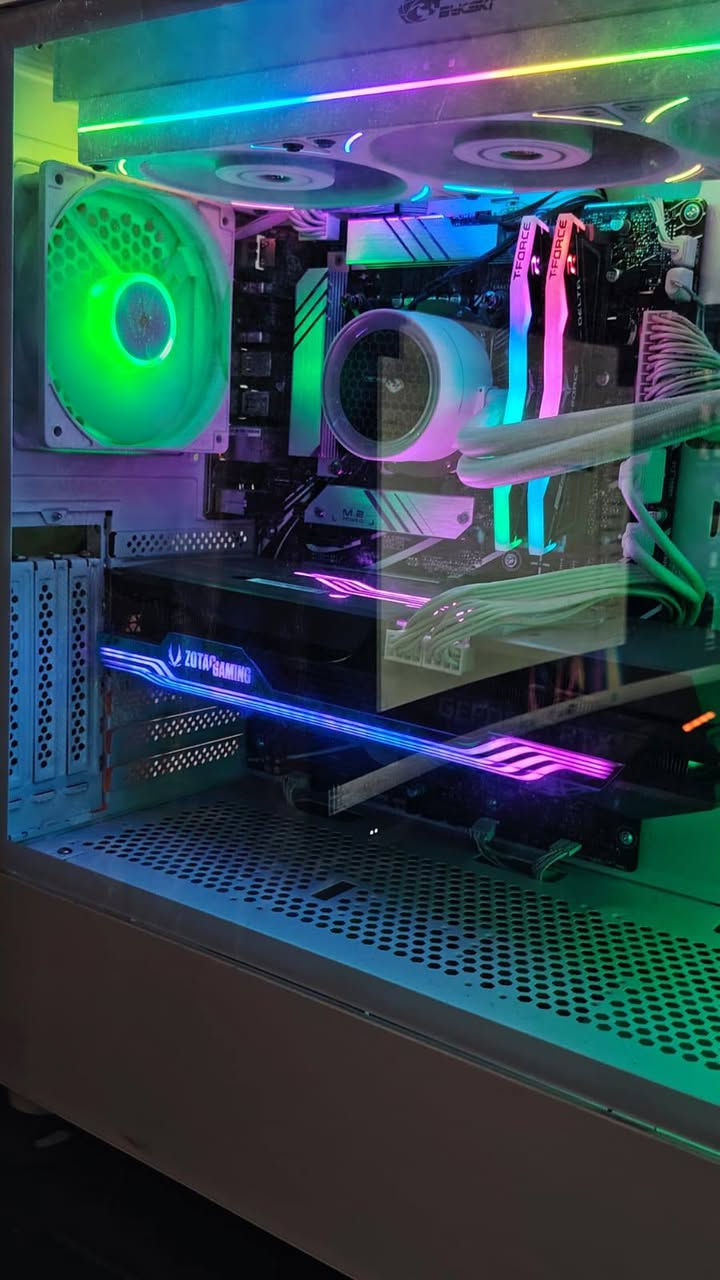 السلام عليكم تجميعه حرفيا جديده 
ملاحضه مابيع قطع مفرد ابيع كامل ورجائا لحد يكسر بسعر تريد تشمر اسعار تعال خاص اشمر سعرك ونتفاهم  ولا تكتبها بتعليقات وكلمه الطيبه صدقه وشكرا 

.كرت الشاشه 
GEFORCE RTX / ZOTAC 3080TI 12G BOX BLACK RGB BOX
.معالج
INTEL I5 14400F 
.مذر بورد
M.B ASUS PRIME B760-PLUS BOX
.رامات
RAM 32G  DDR5 RGB T-FORCE BLACK BOX
.مساحه التخزين 
Lexar M.2 1T  NM620
.بور سبلاي 
850W
.مبرد
BAKSKI 360 WHITE BOX 
.كيس
C. GAMDIAS WHITE BOX
.الشاشه
AOC C27G4 ZE 280HZ 0.3 27INCH BOX اذا مفرد سعرها 230
.الشاشه الثانيه 
dell 1080/1920/75HZ 24INCH اذا مفرد سعرها 60 
. WINDOWS 11 ACTIVE 

. كرسي احمر واسود كيمنك يصعد وينزل وبي تكايه للارجل ومخدات وحده للضهر وحده للرقبه يتحمل وزن 🔴السعر 75 اخذته ب110 
.
🔴 السعر مليونين فقط كيس وشاشتين  وبيها مجال بسيط وذا توصيل تدفع عربون قطع كله جديد بلكارتون استخدام جدا قليل الكرت اقصى ضغط وصل 65 تجي وتفحص كله جديد ونضافه تحكم 🔴 عنواني بغداد حي القاهره قرب جامع النداء بدلفيه 

رقمي للتواصل *********** بي واتساب
