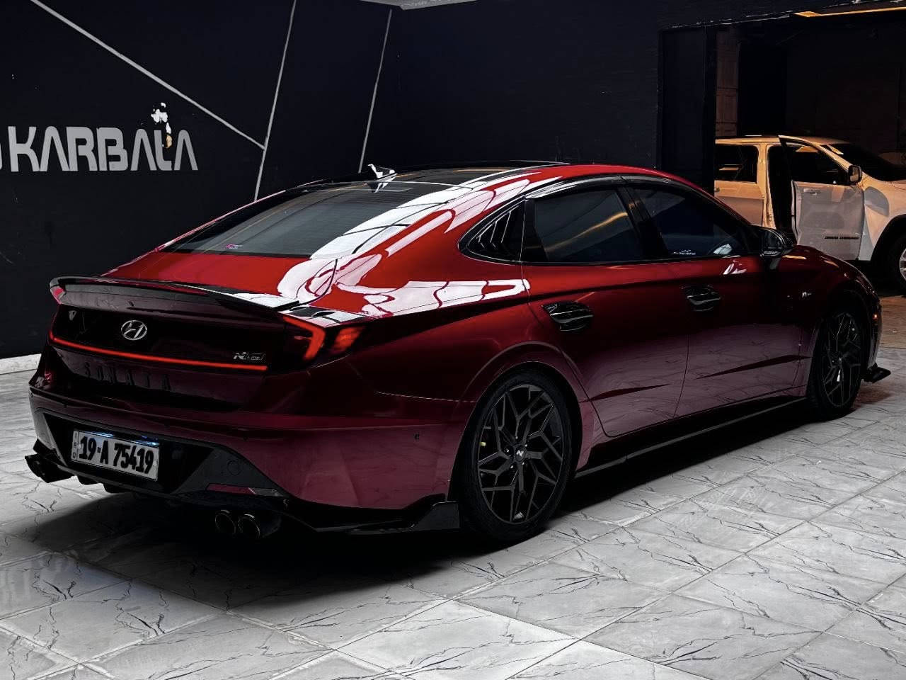 سوناتا ان لاين ماروني مميز 

‏Hyundai Sonata N Line 

موديل 2023 / رقم كربلاء تحويل مباشر

وارد امريكي ضررها  جداً بسيط بدون دواخل

 ضربت خلفيه قبق جنطه 

موضح صور الحادث بالمنشور 

المواصفات فول ان لاين :

- محرك حجم 2500 تيربو 

- فتحة سقف بانوراما 

- كيجات دجتال شاشة

- بصمة تشغيل + ابواب

- تشغيل عن بعد

- غرفة كشنات رياضية N

- شاشة و كاميرا دوارة

- شفتات ستيرن تبترونك

- حساسات جانبيه BlindSpot

- رادار امامي / خلفي / نظام تحديد مسار

- توقف ذاتي AutoHold

- اربع انظمة قيادة 

- ويل حجم 20 N

- هاند بريك بصمة كهربائي

- اضاءة LED داخلية الوان متغيره

- اشارة بالمري + مري قلاب ع بگ

- صندوق ذكي عند الاقتراب

- لد امامي و زينون عالي ناصي كشافات

- ماسحات اوتو + جام اوتو

- كشنات جلد كهرباء / كشنات تدفئه تبريد

- نظام ترحيب عند الاقتراب

- دوسات سبورت

- سستم صوت 8 سماعات BOSE

السعر  210 مع مجال بسيط

جاهزة كلش ترايها زيرو

محرك و كير مكفول و تخم تاير جديد

مكان السيارة : كربلاء 

السياره عليه نانو سيراميك وتفليف bbf

في اجزاء السياره مقدمت الدعاميه والبنيد 

تغليف مانع الصوت والحراره  داخل السياره

تغليف الزجاج عازل حراري وأضافة أناره داخليه

وأضافه فتحات صالنصه رياضي من مركز شنايدر سعر ١٥٠ دولار

***********للاستفسار اتصال فقط
