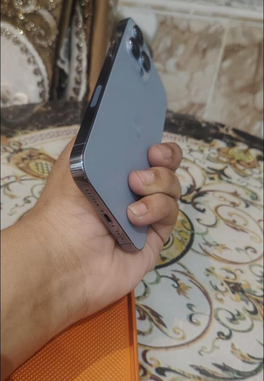 سلام عليكم.   آيفون 13 برو ماكس 
ذاكره 256
بطارية 🔋 76 بلادي صرفها كلش طبيعي تجي تفحص
محوره ال 17 برو ماكس  كفر هاذه 
جهاز فقط مبدل شاشه اصلية من شركه ابل اصليه 
فيس إيدي متوقف يرادله برمجه 
باقي الجهاز كفاله عامه  شخط ما بي 
سعره 550 قفل 
مكاني بغداد دوره ابو دشير 
رقمي ***********
شراي اتصل
