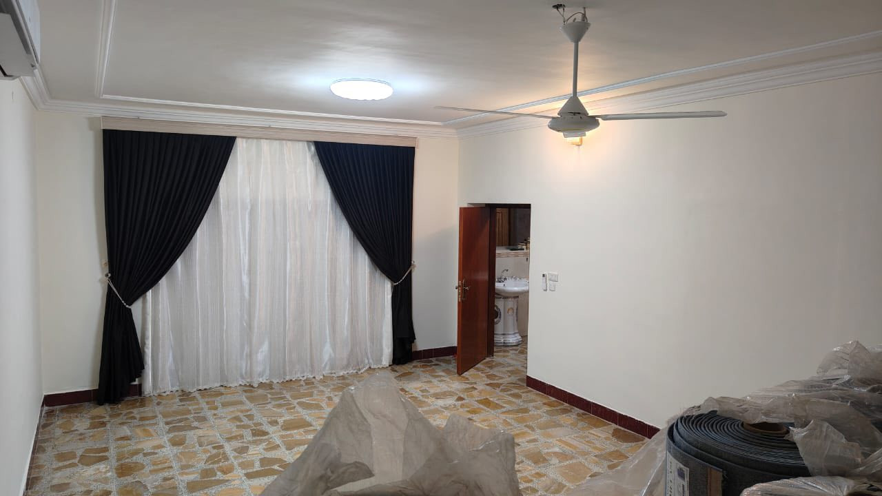 سلام عليكم. بيت للبيع مساحة 700 متر 8غرف نوم ومطابخ 2وحمام عدد 5بيت جديد بناء2010 شارع 15 ركن الملعب دور المخابرات الوجه 22ونزال 33 قرب مستوصف الملعب سعر 400 مليون مع الأثاث سعر سابق كان 650 مليون طابو صرف رقم صاحب الدار ***********
