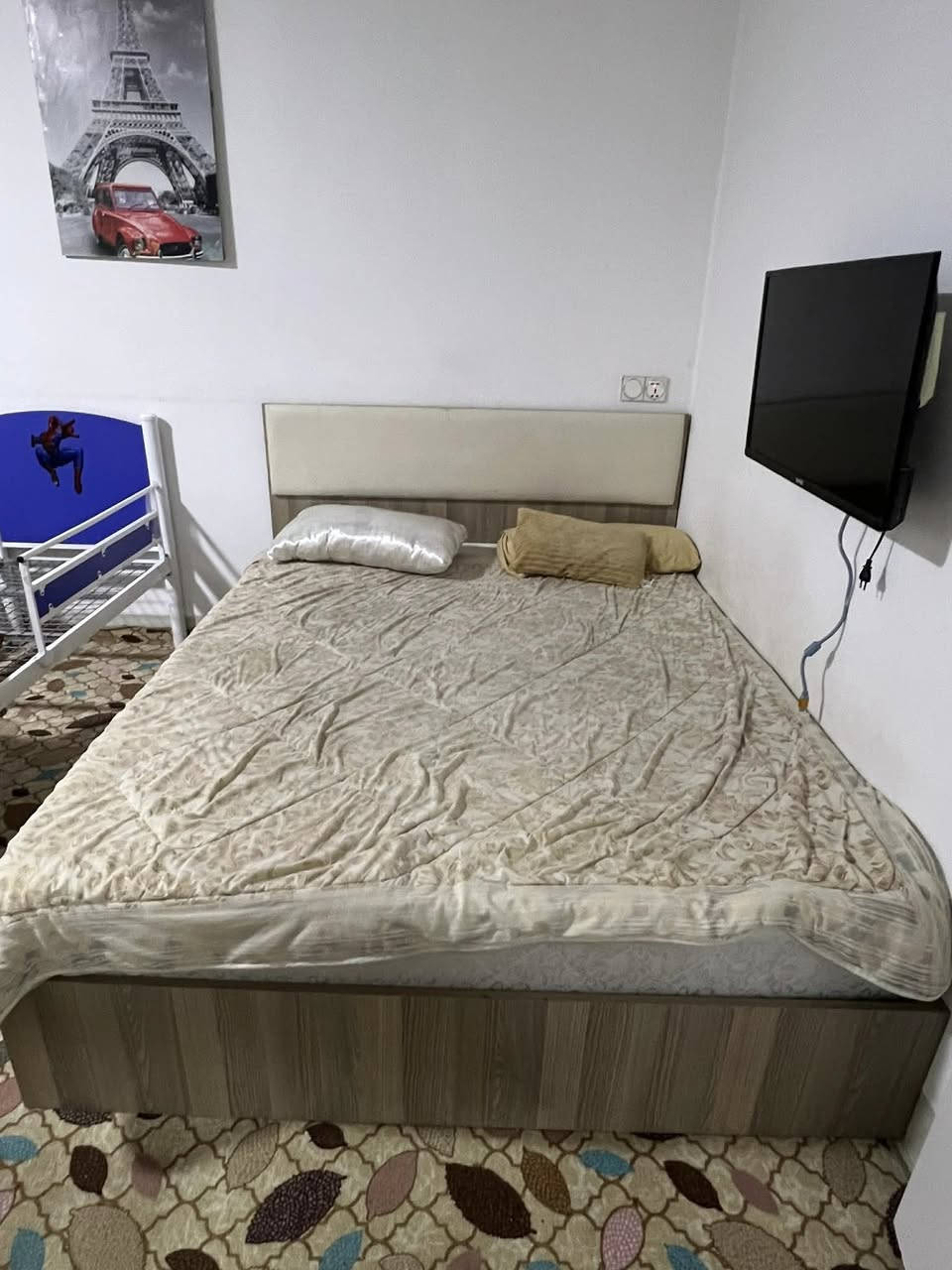 غرفه نوم تركي سلايت 6 قطع مع الدوشك نضافه فول مثل الصور السعر 300 وبيها مجال اتصل وتدلل ***********
