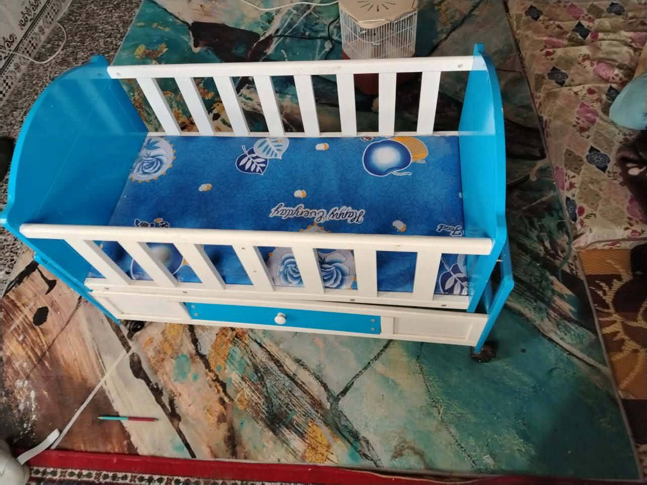 السلام عليكم كاروك جديد بل كارتون ستعمال موه وحده البيع هوه و غراضه ب ٤٠ قفل و فروه سعوديه كارتون ما ملبوسه ولا مره ب 25 رقمي ***********
