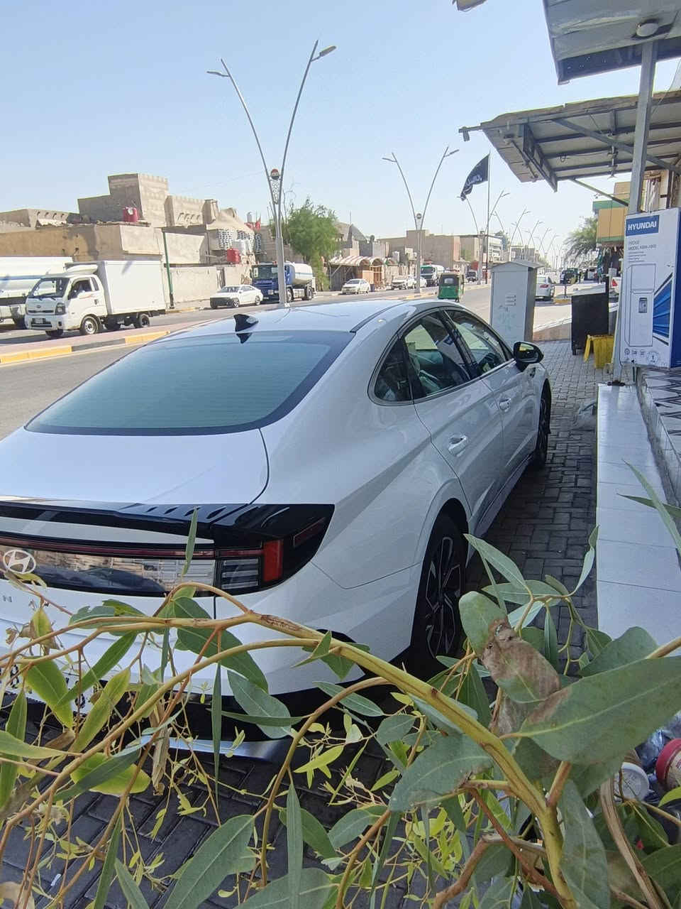 السلام عليكم سوناتا وارد امريكي موديل 25 بيها بس مدكر بارد نفسيته بلاد بدون اي تبديل حره فول فول مواصفات ما عدا تنتة ماشيه 24 سياره حيل جديده سعرها ١٩٥ وبيهة مجل قليل *********** مكاني ابصرة
