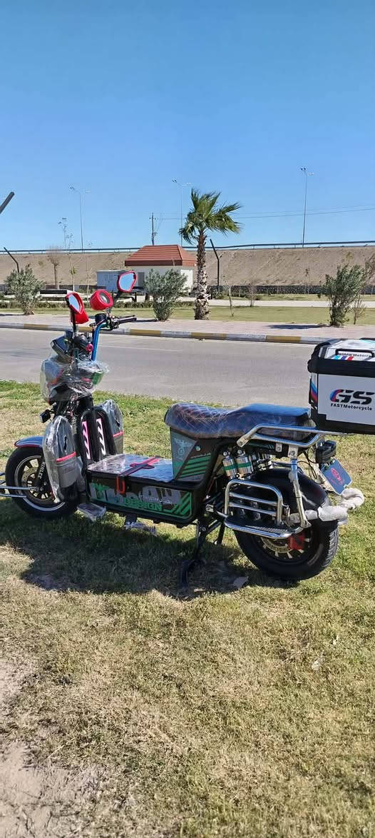 سلام عليكم ماطور، جبلي للبيع نضيف وما بي أي نقص تخم بطاريات 🔋جدد على فحص ما صارلي 5ايام من شديتهن زنون عالي ناصي فدرالية شرطه ويا خوذه سماعات ثنين داخليه وخارجيه تشغيل بمصه  ريموت ثنين ماطور نضيف حيل سعر 725 وبي مجال حك جيه  رقم ***********
