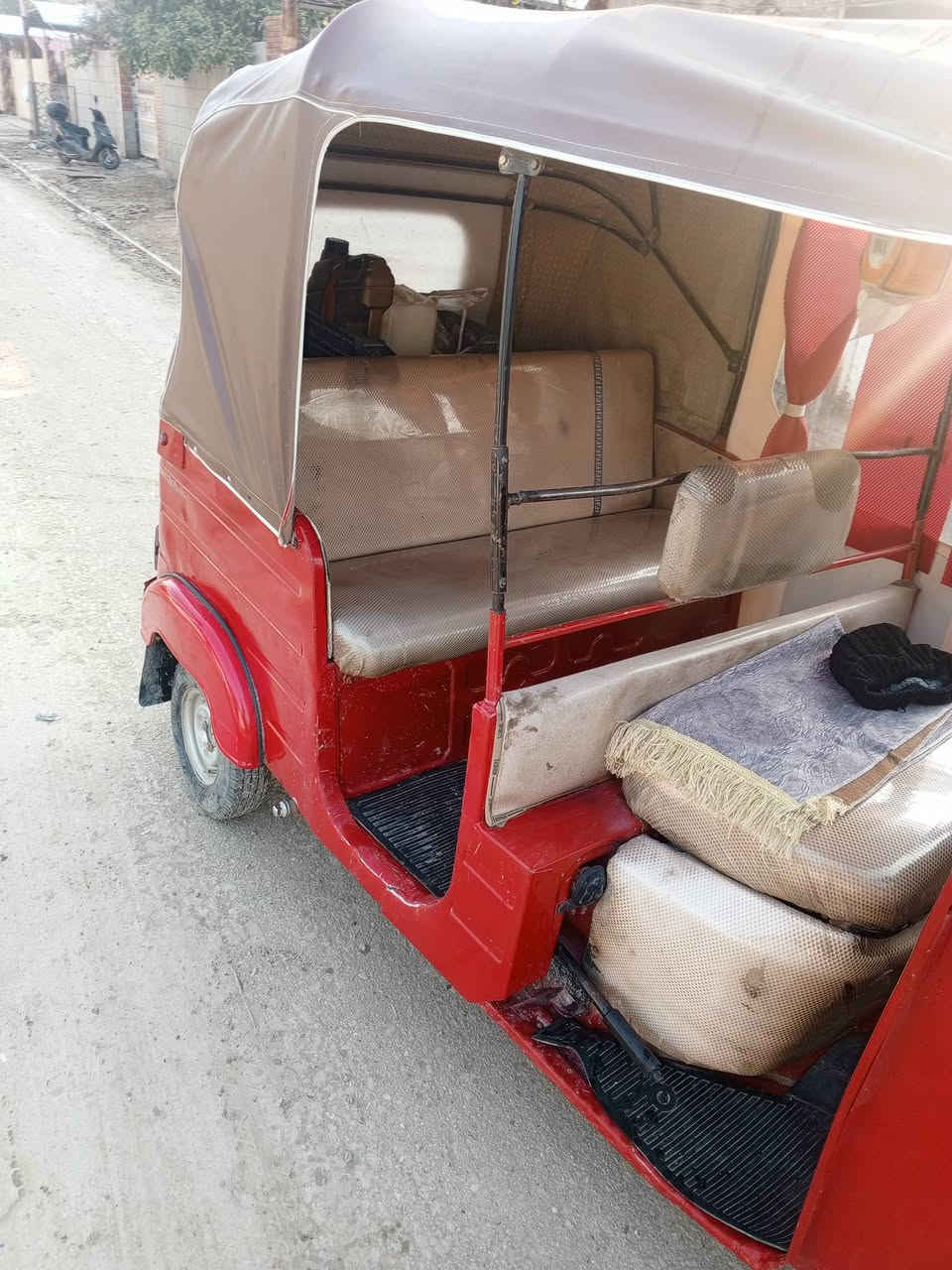 السلام عليكم
تكتك موديل 18 جاهزة من كل شيئ 

رقم  انكليزي  تحويل ثاني يوم 

السعر 5مليون  و500

التواصل ***********
