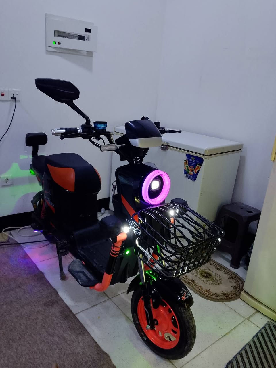 سلام عليكم للبيع مطور شحن نضيف تخذو ماتصرف علينو ربع مطور اخو الجديد السعر500بي مجال استفسار عل رقم ***********
