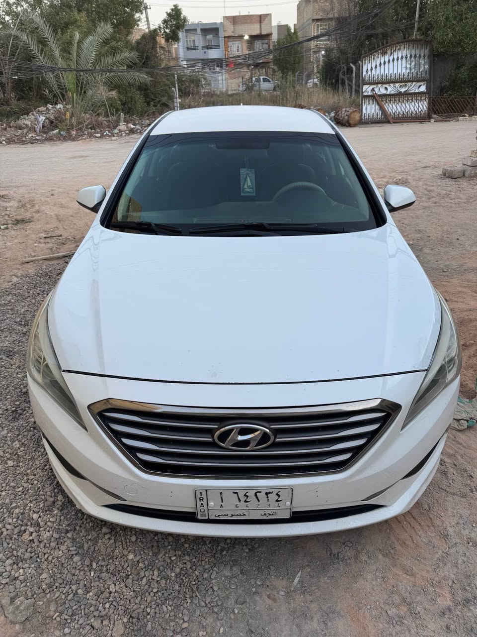 سلام عليكم سوناتا 2016 وارد كندي  محرك GDI 2400 سيارة جاهزه من كلشي رقم نجف حادثها جاملغ امامي فقط بيها تشليع صبغ بالقماره  و باب السايق صبغ بدون دواخل مكاني النجف للتواصل ***********(السعر 105 وبيه مجال النجف, العراق
