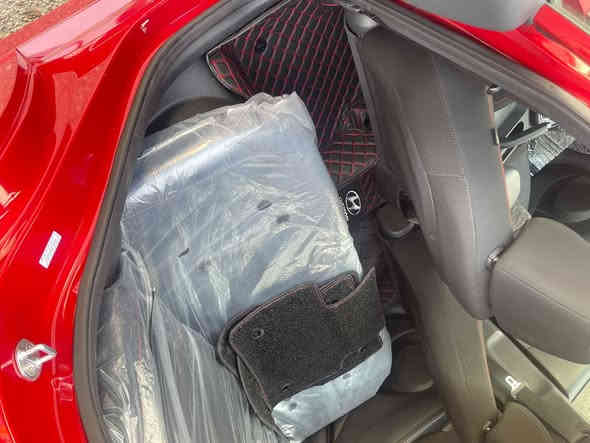 سلام وعليكم 
كونا موديل 2023
Nline /AWD
مواصفات السياره
بصمه 
تشغيل عن بعد
فتحه اشاير بلمري
كشن مخمل تتفئه
مال سائق كهرباء
حساس امامي خلفي 
كامره خلفيه رادار امامي 
مكينه 1600 تيربو
ماشيه 40000 الف
السعر 175 وبيها مجال 
***********
