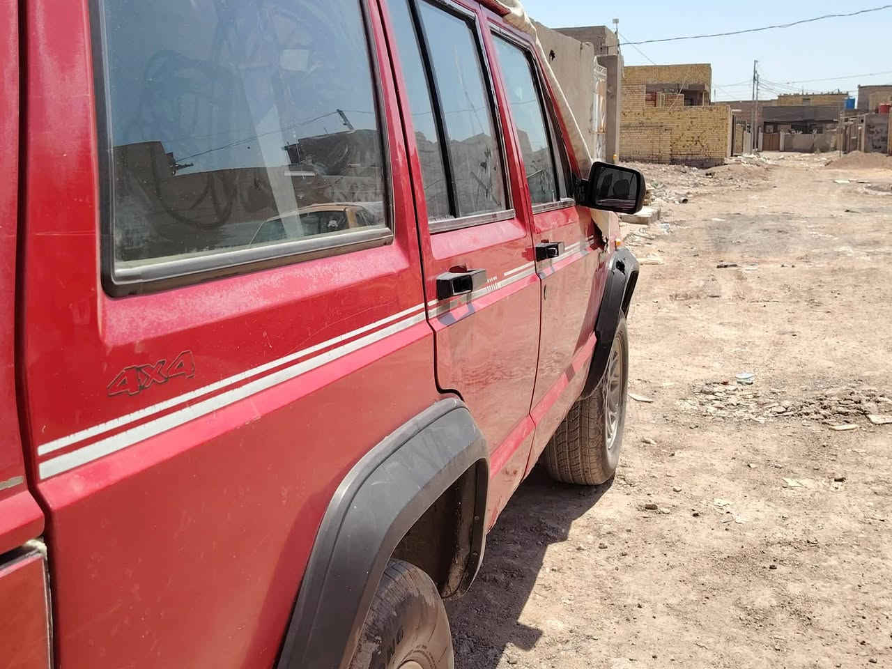 جيب شيروكي موديل ٩٣ عنوان واسط ٣٢ بي مجال *********** بي واتساب
