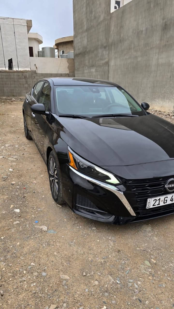 بسم الله 
للبيع نيسان التيما موديل24 
مواصفات SV 
بدون ايرباك بدون دواخل شرط ماشية 14 ألف 
صبغ قبغ صندوق مبدل وجملغ خلفي صبغ 
سيارة بسمي ودفتر بنزين موجود 
سعر 172$. مجال 
شراي اتصل كركوك شوراو 
***********
