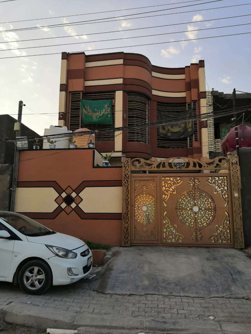 بيت للبيع طابو ملك صرف السعر 310 مليون يحتوي 5 غرف نوم نظام سويت
موقعة كربلاء حي العامل 

قرب سوق الوسط 

كافة الخدمات قريبة مقابليه مدارس ابتدائية و متوسطة و اعدادية 

للاستفسار ‭0773 242 1479‬
