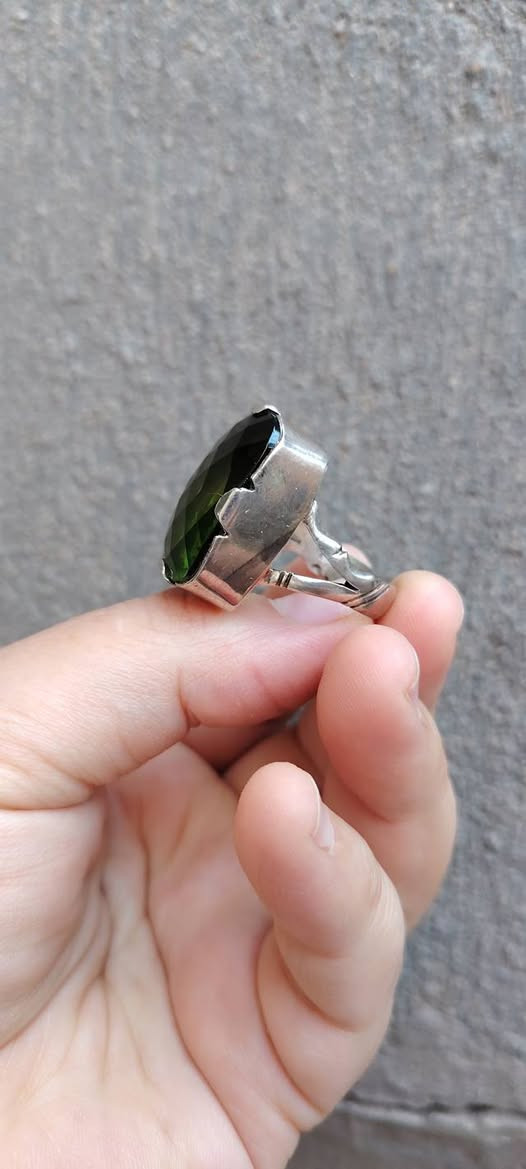 زبرجد روسي خشن صياغه يدويه ثقيل الفضه 925 جميل جداً
السعر خاص


**إذا كنت صاحب هذا الإعلان وتريد حذفه لأي سبب، رجاءا أرسل رسالة إلى الدعم الفني**