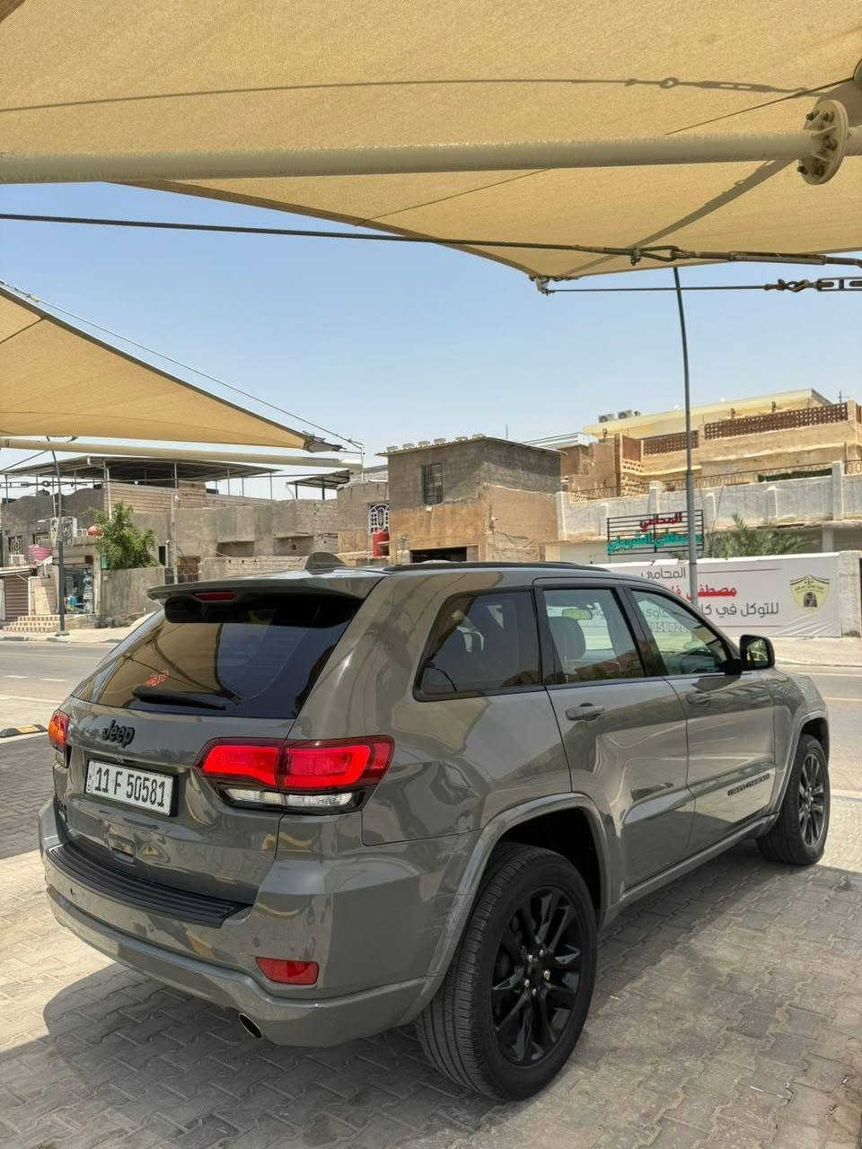 السلام عليكم 
جيب بلات توب 2021 أسمنتي بأسمي رقم بغداد الجديد سنويه لحد 2028 - 6 سلندر 
( حادث السياره جاملغ وبنيد صبغ والجاملغ ثاني بدون دواخل ) 
مواصفات السياره 
شاشه جبيره
كشنات كهرباء 
فتحه 
رادار 
باب كهرباء 
كشنات جلد
نقاء عمياء 
ماشيه 74 ميل حقيقي 
مكينه كير حداده كهربائيات تبريد كفاله كفاله
السعر 230 
العنوان الجبيله 
*********** البصرة, العراق
