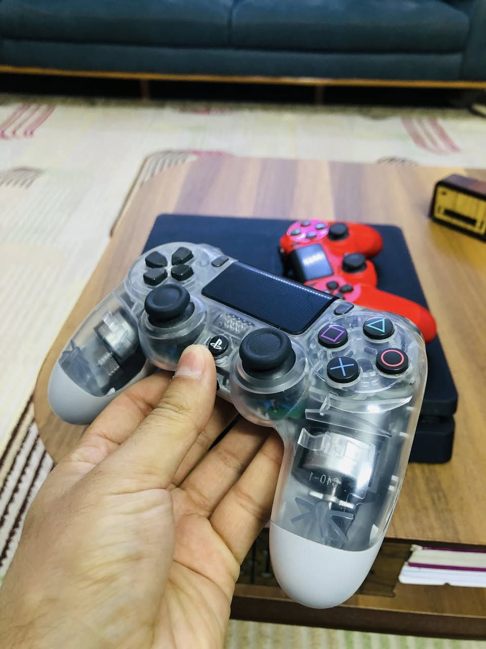 بلي 4 سلم 1 تيرا نظام 12.02 مع قرص التهكير والعاب حسب الطلب + جوستكات عدد 2 اصليات مو تجاري (وحده من الجوستكات اللون الشفاف المميز ) + يو بي اس 850 + مع كيبل شحن عدد 2 الطول واحد متر الاصلي + الملحقات المتبقية 

بغداد / شارع حيفا 
***********
