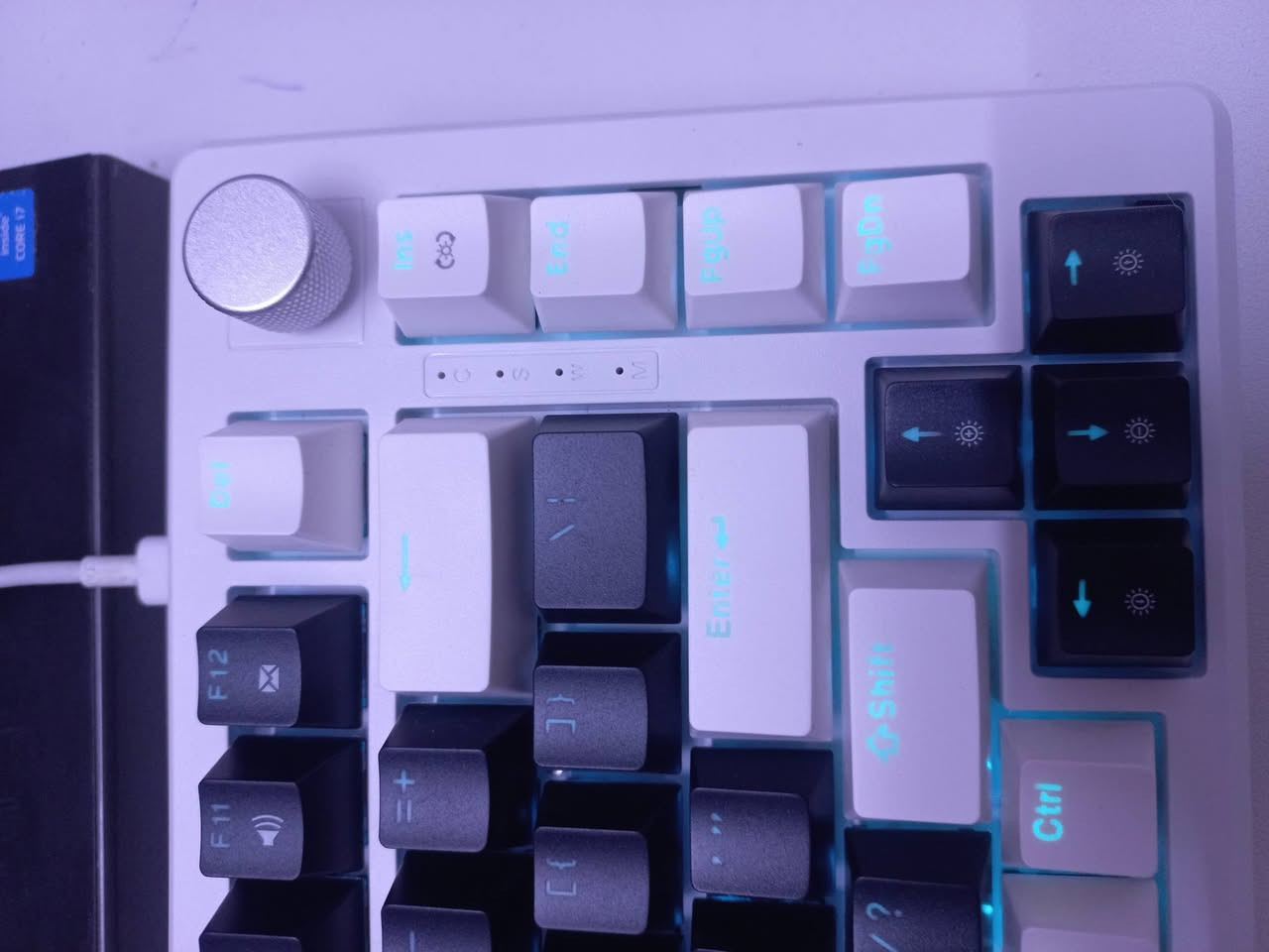 السعر 18 الف 
ماجيجي قطعه كلش راقيه شبيهة f75 
rgb ثلجي متعدد الانماط
قطعه مع كامل الملحقات 
للحجز خاص


**إذا كنت صاحب هذا الإعلان وتريد حذفه لأي سبب، رجاءا أرسل رسالة إلى الدعم الفني**
