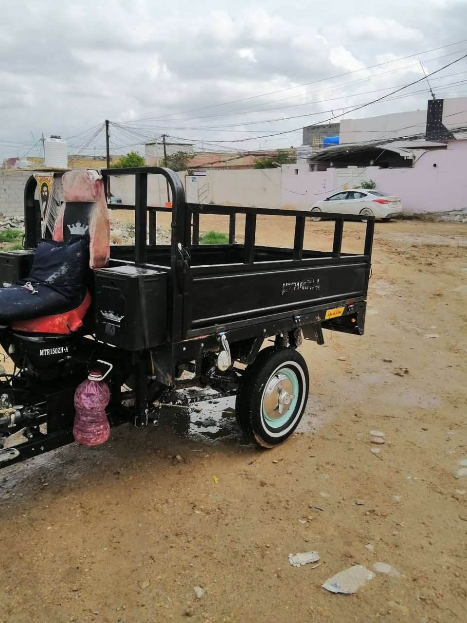 السلام عليكم سته للبيع موديل 20 اوراق اصولي مكينه 25 طلع الشمس شادينها مكان نجفرمقفوله برغمه عايزه خير من الله احلى من الصور***********
