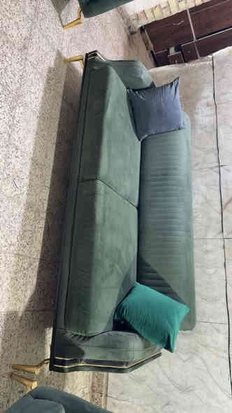 تخم تركي سرير قلاب 10 مقاعد نظيف 
سعره 450 وبي مجال لبياع 
يوجد توصيل بكروه ب واتساب
***********
