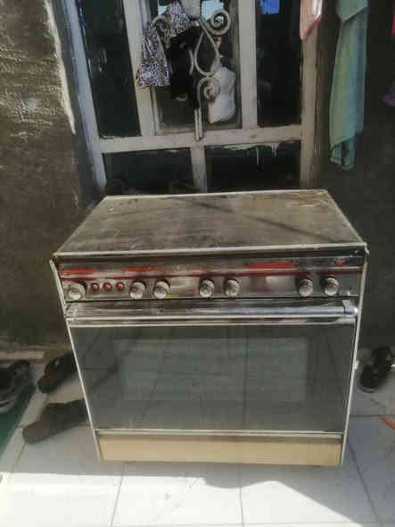 طباخ  كل شغل عيون وفرن 100 بيه مجال *********** شطره
