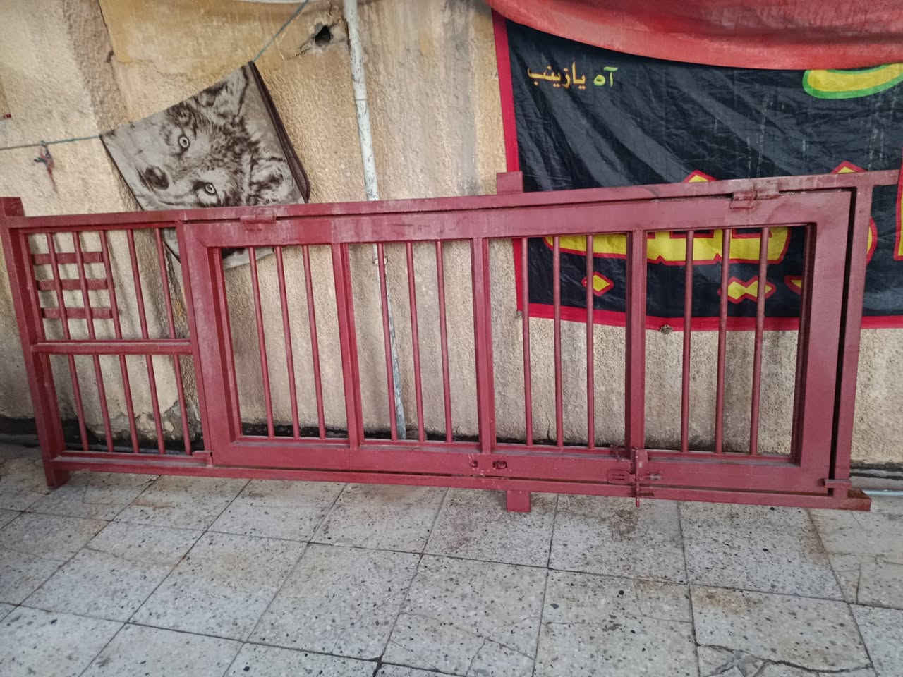 سلام عليكم باب تفصال طول 3 متر والعرض 1 متر للبيع ما مستخدم سعر 150 قفل الاتصال او مراسلة واتساب
***********
