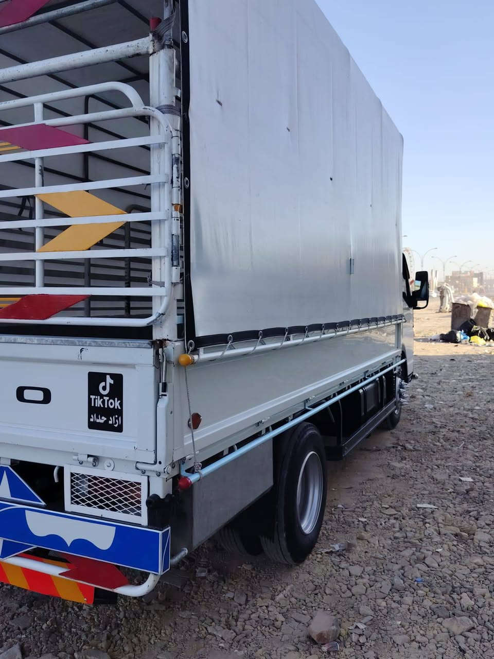 السلام عليكم كنتر موديل 2025 للبيع رقم بغداد باسمي سياره جاهزة ماشيه 28 سياره مكفوله تخم تاير محور 17اونص تانكي كاز 200لتر مكاني بابل مركز المدينة شراي يتصل ***********
