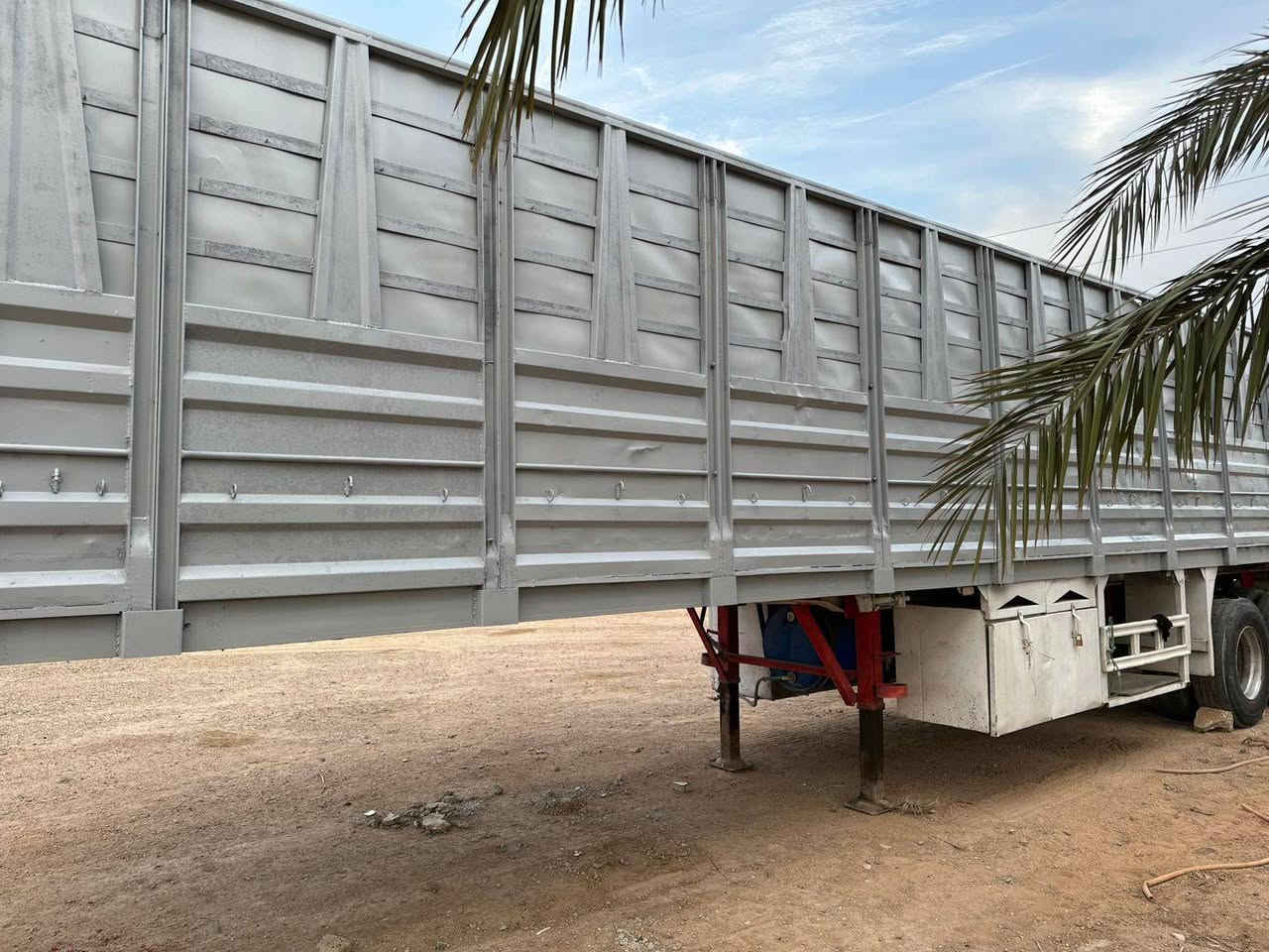 عربانه للبيع الطول 12و75 شاصي نظيف دناكير 14صيني مربع ارتفاع مترين الكاعيه جكر بليت شغل الفلوجه كهربأء هوه كلش كامله تربط وتطلع بس نقص الثلاجه السعر86 موجوده برمادي بناحه الوفاء***********
