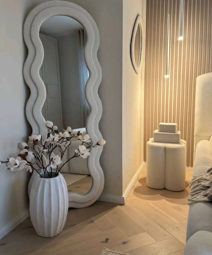 مجموعة اغراض جديدة للبيع اي استفسار دزولي طلب صداقة واني اتواصل وياكم او على الرقم  ***********🌷
