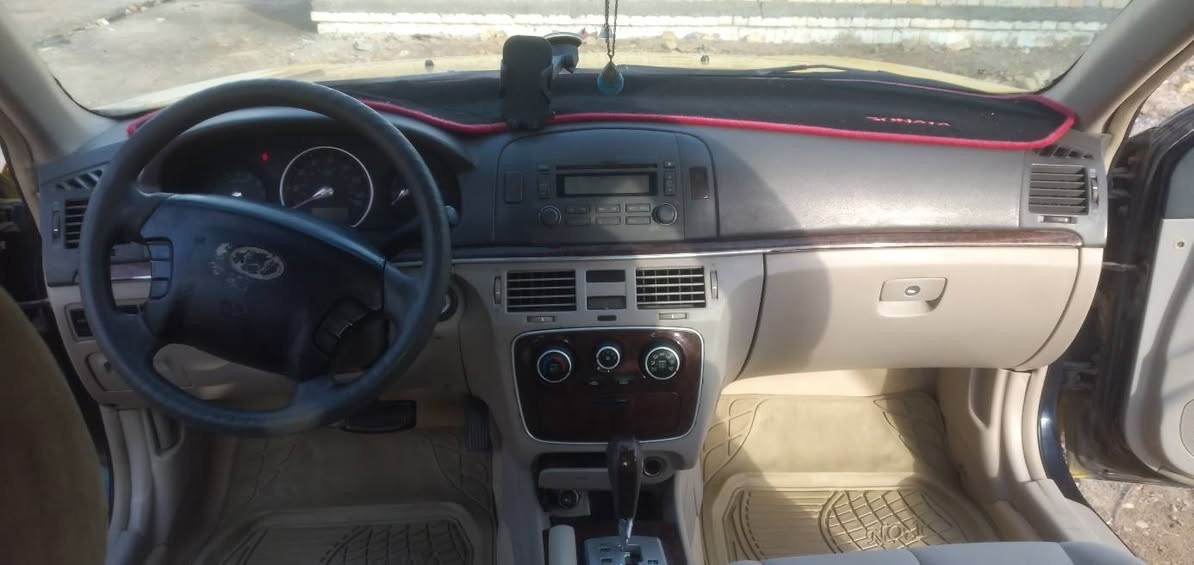 سلام عليكم من رخصة الدمن سوناتا 2028 وارد ليبر واحد بسمي رقم دولي خط جوال هزه ماصاقطه الشهر 5 سنوية 27 محرك 2400 حداديه خير من الله تدفئه تبريد شغاله ساره مكفوله حتى من الضربه القويه  ذي قار قلعة سكر رقم الهاتف ***********
