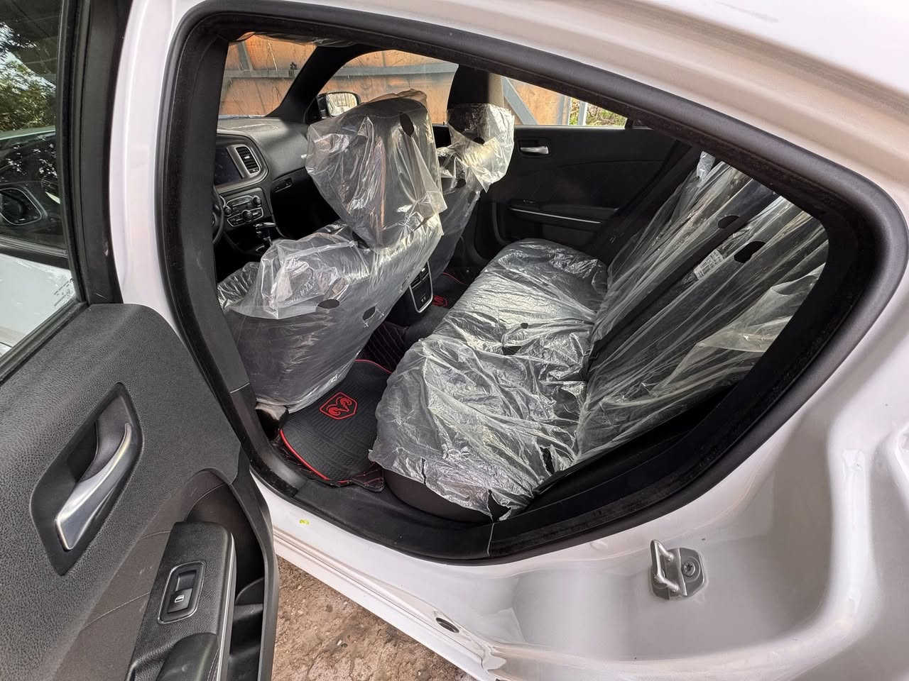 من بعداذن الادمن جارجر 23اصل رقم بصره تحويل جاهزه السياره وارد كندي بيها طرف البنيد والدعاميه الاماميه شخط موضح بل الصوره مصلحات نفسهن السعر 265بيها مجال /***********وتساب اتصال صور الحادث والتقرير كامل عندي راسلني وتساب انا خادم
