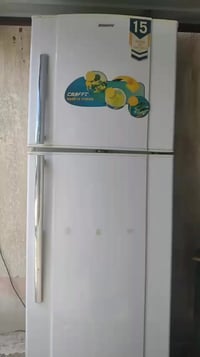 ثلاجه للبيع تجمد تعال شوفه بعينك وفحص  سعر خاص هذه رقمي  07711736312