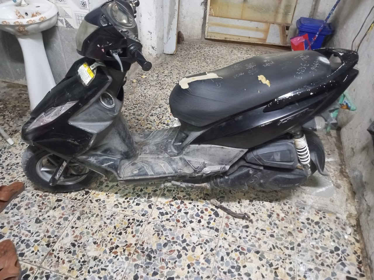 سلام عليكم دراجه جي تي ار🚀 ما ماشيه شيء قليل الدراجه خير من الله دراجه رمبه  دراجه خير من الله كهربائيات كلها شغاله دراجه حلوه مكاني بغداد الكماليه 
سعر الدراجه.800 بها مجال رقم ***********🚀
